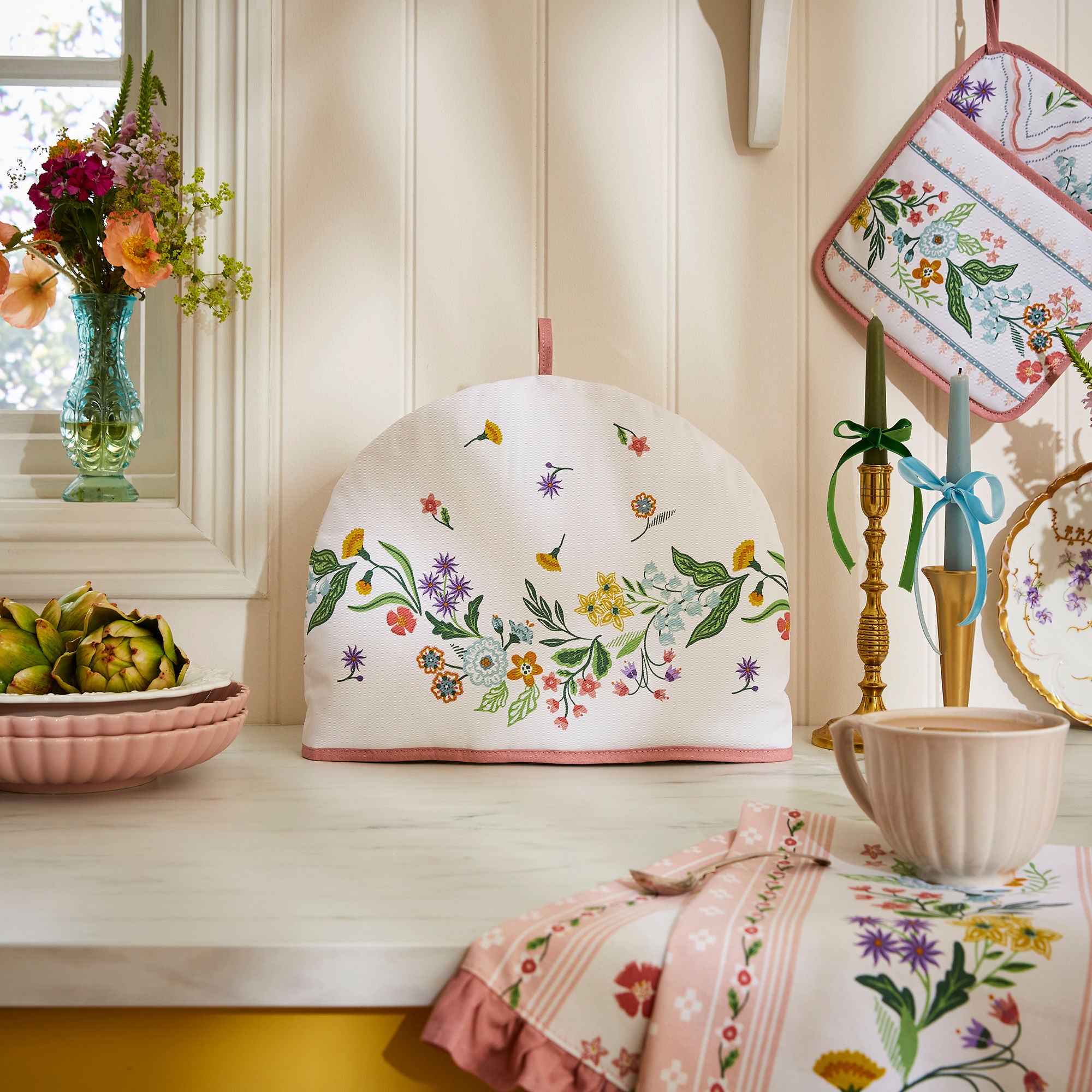 Bottega Luigia Thehætte Ulster-Weavers Petals & Prose Tea Cosy2